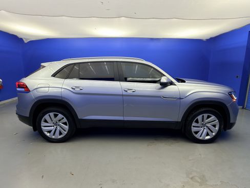 Certified 2022 Volkswagen Atlas Cross Sport SE w/ Panoramic Sunroof Package FWD image 8