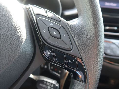 Used 2021 Toyota C-HR LE image 40