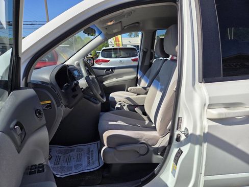 Used 2010 Kia Sedona LX FWD image 10