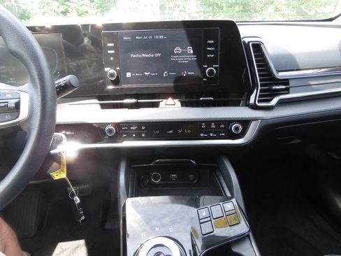 Used 2023 Kia Sportage LX AWD/4WD image 25