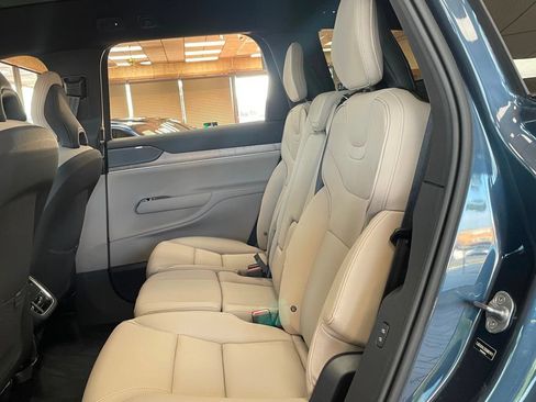 Used 2025 Volvo EX90 Ultra AWD/4WD image 16