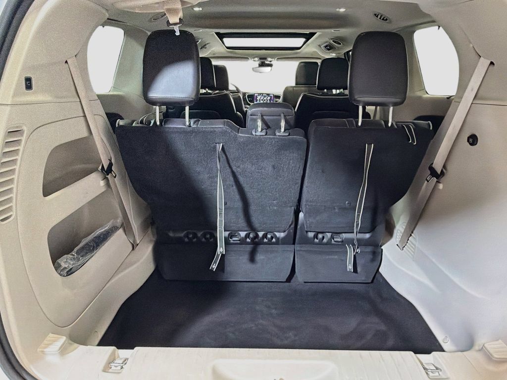 Used 2024 Chrysler Pacifica Limited FWD image 28