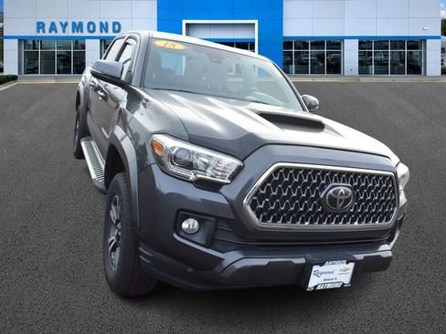 Used 2019 Toyota Tacoma TRD Sport image 9