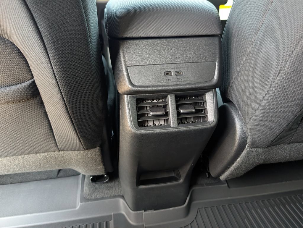 New 2027 Chevrolet Equinox LT w/ Safety and Technology Package FWD image 6