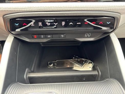 New 2026 Jeep Cherokee Laredo AWD/4WD image 17