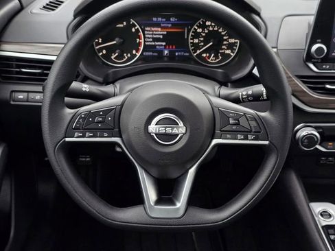 Used 2025 Nissan Altima 2.5 SV FWD image 14