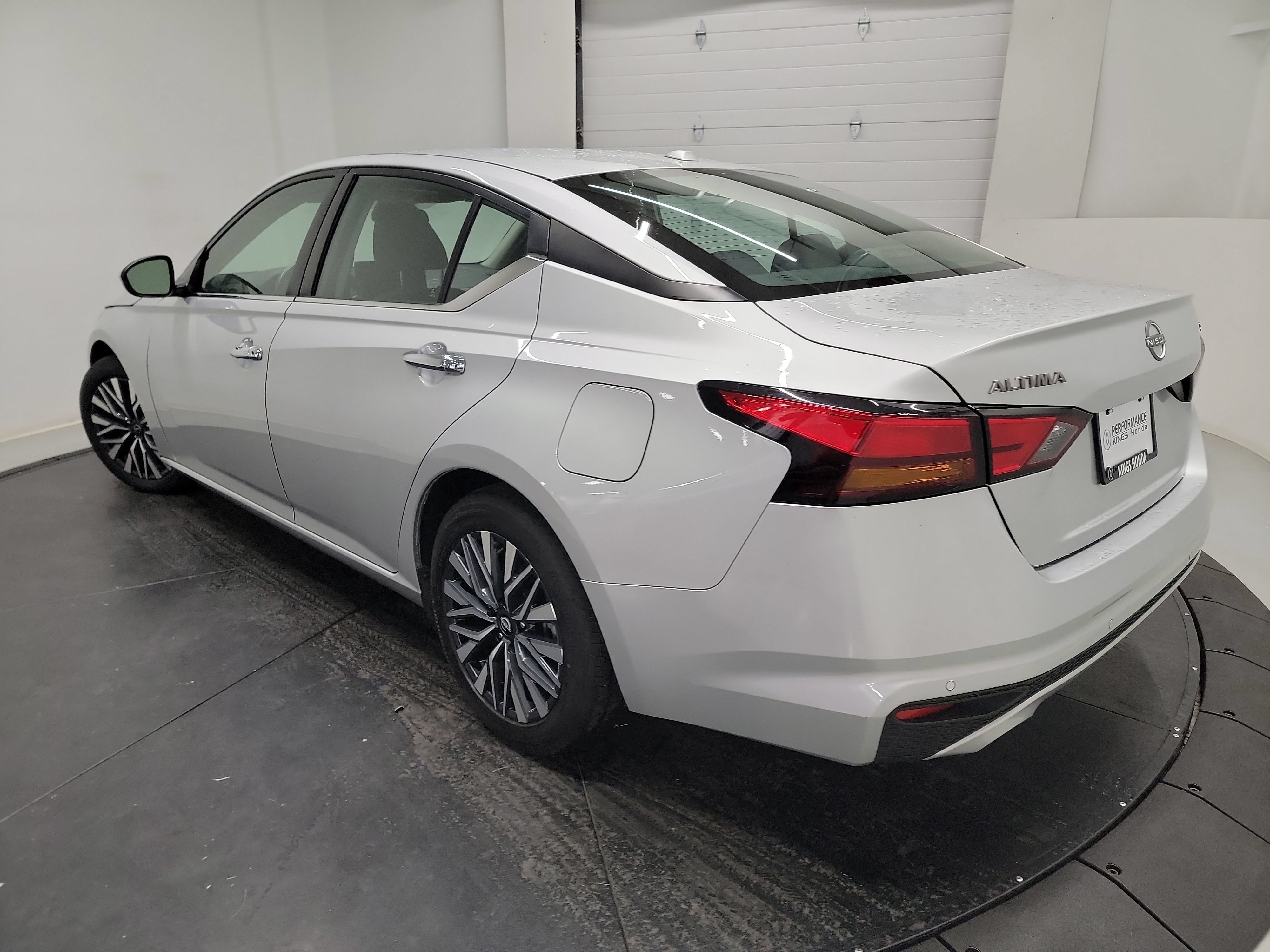 Used 2023 Nissan Altima 2.5 SV w/ SV Premium Package FWD image 6