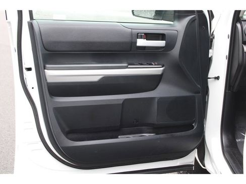 Used 2016 Toyota Tundra SR5 image 7