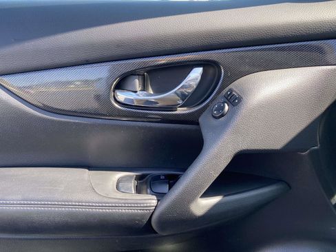 Used 2016 Nissan Rogue SL w/ SL Premium Package image 17