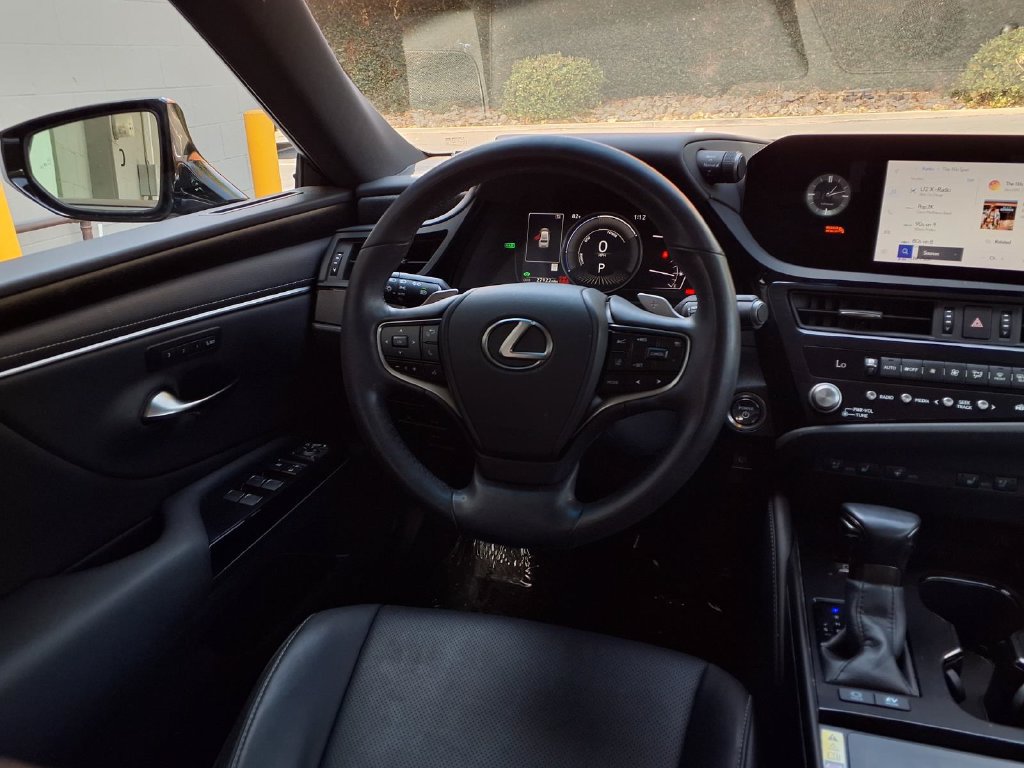 Used 2024 Lexus ES 300h w/ Premium Package FWD image 25