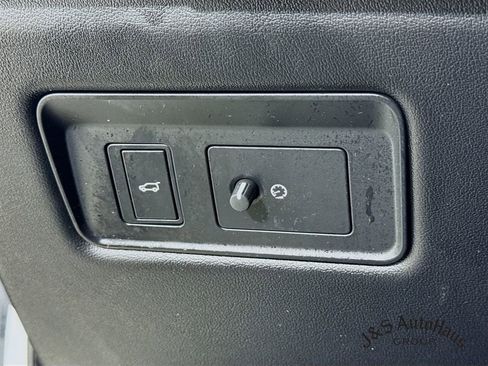 Used 2022 Land Rover Range Rover Sport SVR image 10