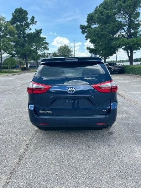 Used 2020 Toyota Sienna XLE w/ XLE Navigation Package FWD image 31