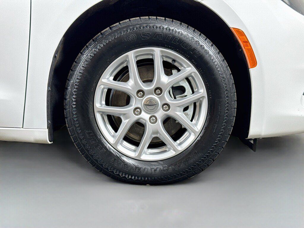 Used 2021 Chrysler Voyager LX w/ Cold Weather Group FWD image 40