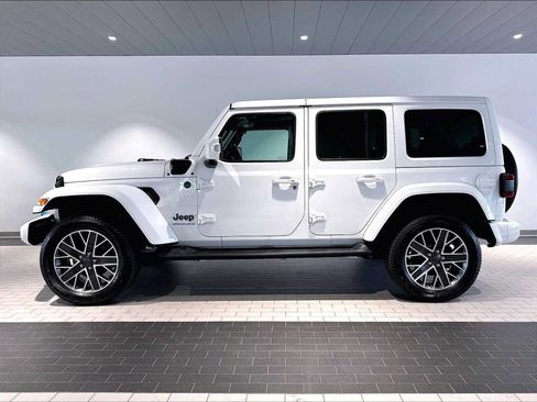Used 2023 Jeep Wrangler Unlimited Sahara AWD/4WD image 2