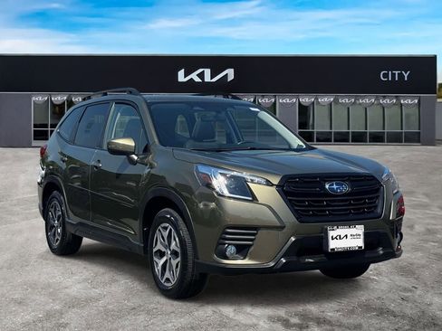 Used 2023 Subaru Forester Premium AWD/4WD image 1