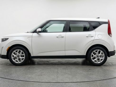 Used 2025 Kia Soul LX w/ LX Technology Package image 5