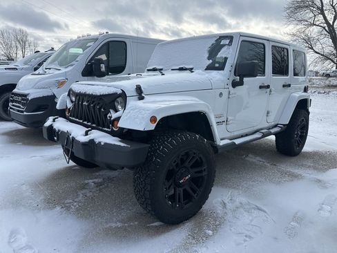 Used 2013 Jeep Wrangler Unlimited Sahara w/ Connectivity Group image 13