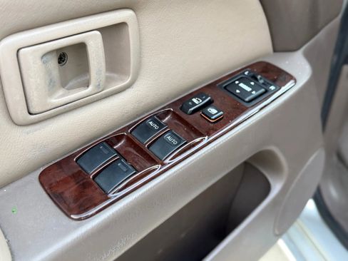 Used 2001 Toyota 4Runner Limited image 26