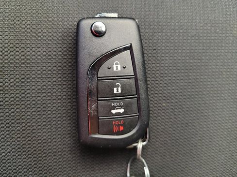 Used 2022 Toyota Corolla LE image 32