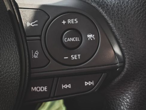 Used 2020 Toyota Corolla LE FWD image 9