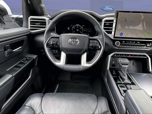 Used 2025 Toyota Sequoia Platinum AWD/4WD image 8