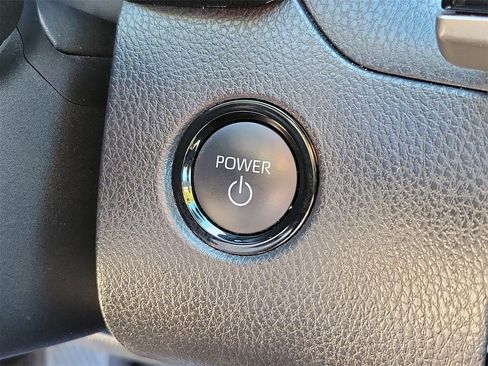 Used 2025 Toyota Camry LE image 31