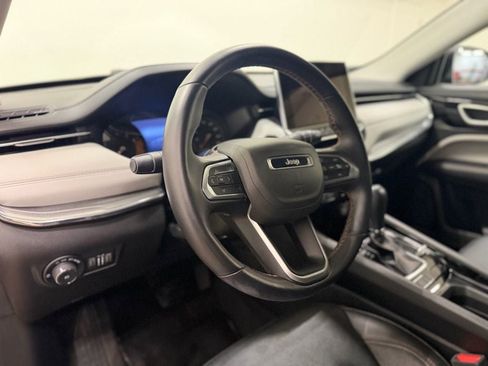 Used 2022 Jeep Compass Limited image 11