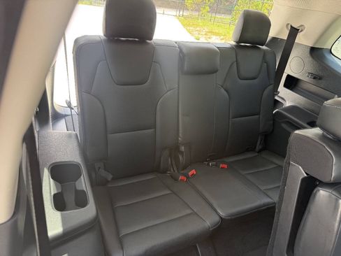 Used 2020 Kia Telluride S w/ S 8 Passenger Seating Package FWD image 27