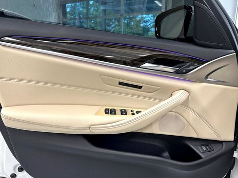 Used 2018 BMW 530i w/ Premium Package image 14