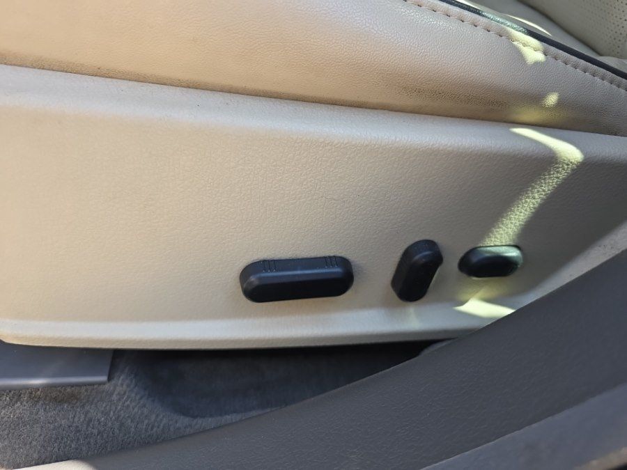 Used 2012 Lincoln MKZ FWD image 30
