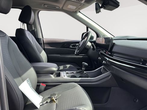 Used 2025 Kia Carnival SX Prestige image 21