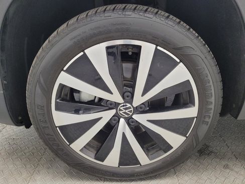 Used 2024 Volkswagen Taos SE image 31