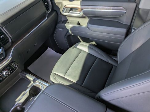 Used 2025 GMC Sierra 2500 SLT w/ SLT Convenience Package image 19