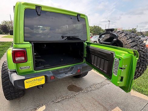 Used 2019 Jeep Wrangler Unlimited Sahara w/ Uconnect 4C Nav & Sound Group AWD/4WD image 25