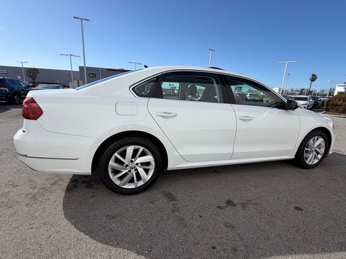 Used 2018 Volkswagen Passat 2.0T SE w/ SE Lighting Package image 7