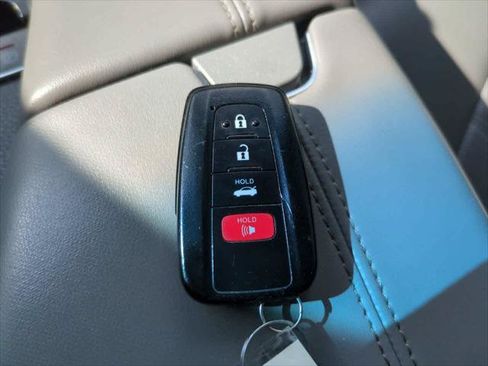 Certified 2021 Toyota Avalon XLE FWD image 27
