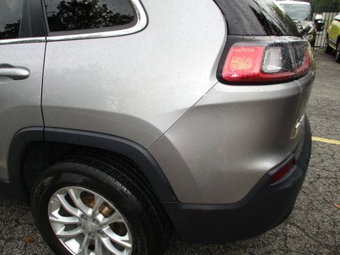 Used 2019 Jeep Cherokee Latitude w/ Popular Appearance Group AWD/4WD image 16