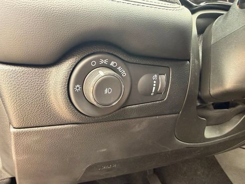 Used 2022 Dodge Durango SXT AWD/4WD image 21
