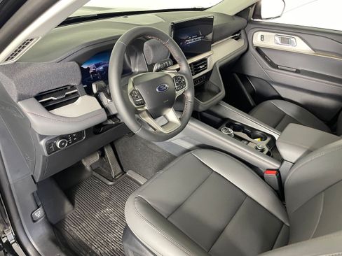 New 2026 Ford Explorer Active w/ Active Comfort Package AWD/4WD image 3