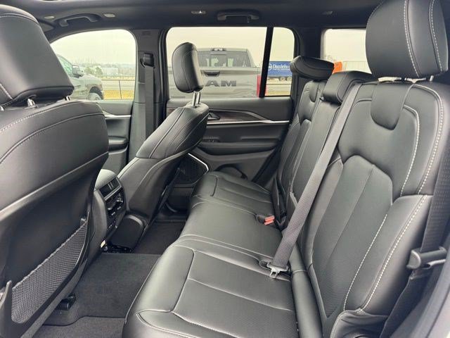 New 2026 Jeep Grand Cherokee Limited w/ Luxury Tech Group II AWD/4WD image 33