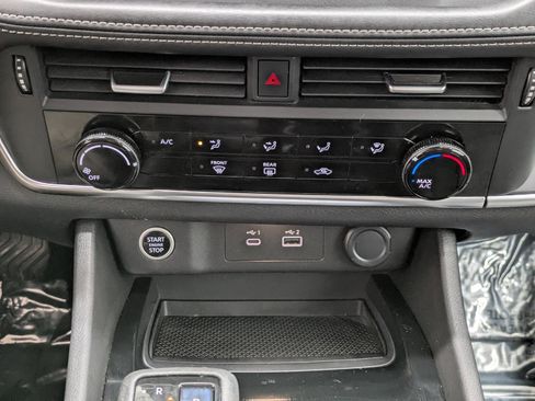 Used 2021 Nissan Rogue S image 26