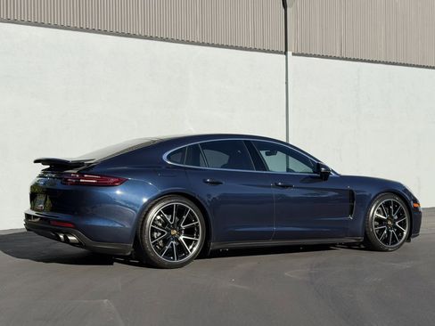 Used 2018 Porsche Panamera 4S image 3