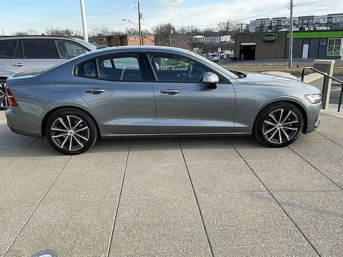 Used 2021 Volvo S60 T5 Momentum w/ Climate Package image 7