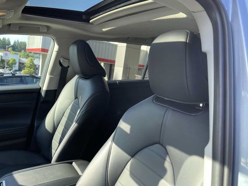 Certified 2024 Toyota Highlander XLE AWD/4WD image 17