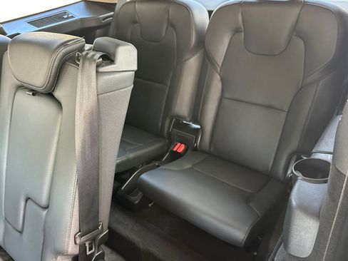 Certified 2024 Volvo XC90 B5 Plus AWD/4WD image 17
