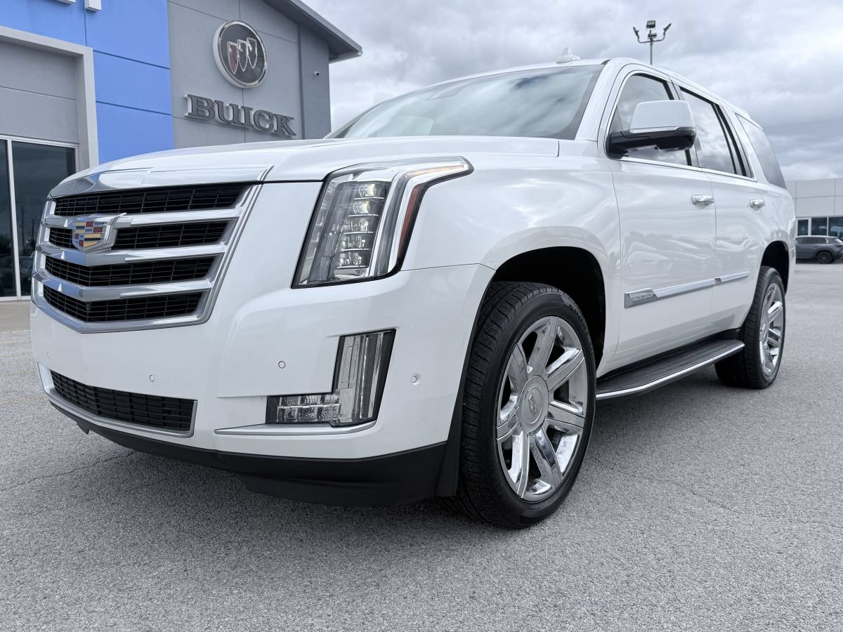 Used 2017 Cadillac Escalade Luxury RWD image 1
