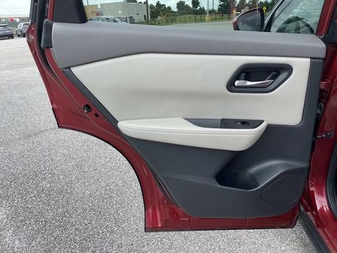 Used 2025 Nissan Rogue SV AWD/4WD image 11