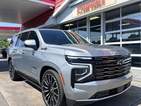 Used 2025 Chevrolet Tahoe High Country AWD/4WD image 14