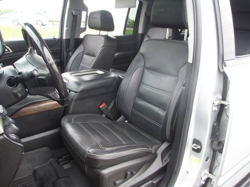 Used 2019 GMC Yukon XL Denali w/ Open Road Package AWD/4WD image 23