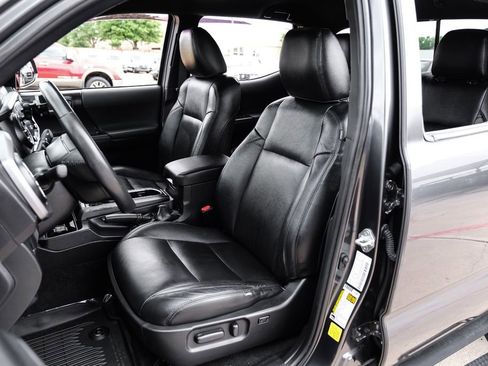 Used 2021 Toyota Tacoma TRD Off-Road AWD/4WD image 31
